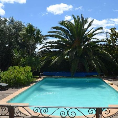 Pour Vous Apartment Meze Luaran gambar