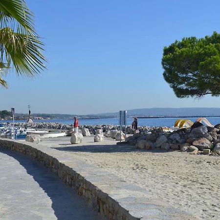 Pour Vous Apartment Meze Luaran gambar