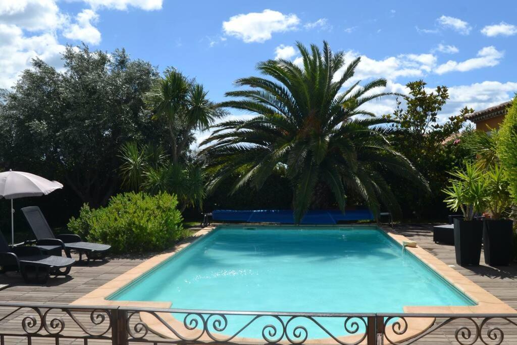 Pour Vous Apartment Meze Luaran gambar