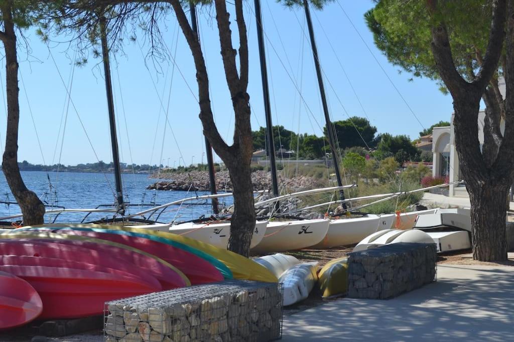 Pour Vous Apartment Meze Luaran gambar