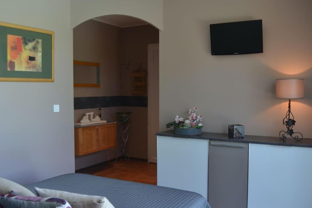 Pour Vous Apartment Meze Luaran gambar