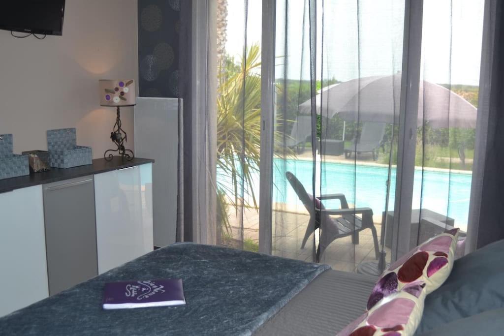 Pour Vous Apartment Meze Luaran gambar