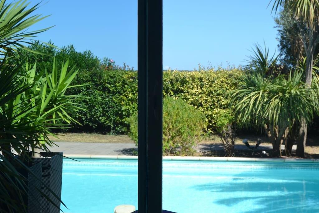 Pour Vous Apartment Meze Luaran gambar