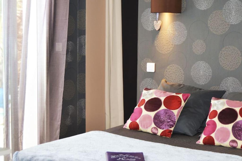 Pour Vous Apartment Meze Luaran gambar