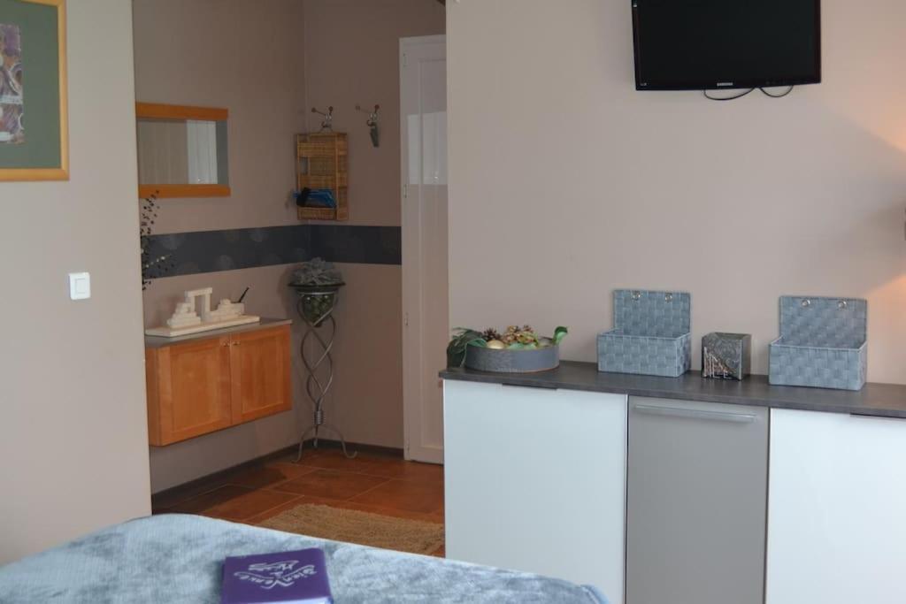 Pour Vous Apartment Meze Luaran gambar